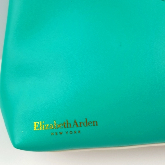 Elizabeth Arden Cosmetic Travel Bag - Picture 3 of 3